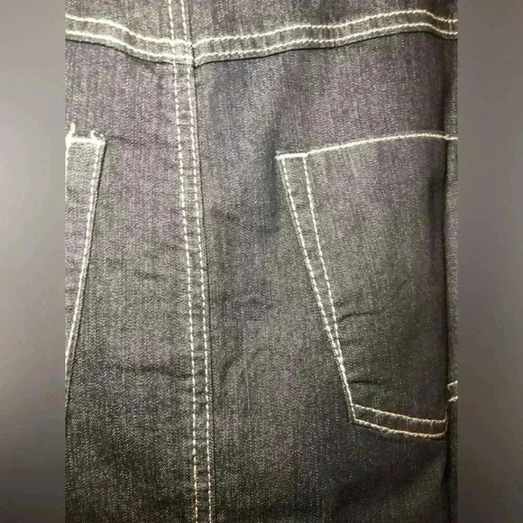 Women’s jean skirt with flower accents size 6P - Picture 10 of 13